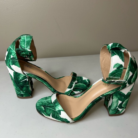 Mata Lopez Floral Ankle Strap Palm Tree Gorgeous Block Heels Size 8.5 - Picture 8 of 12